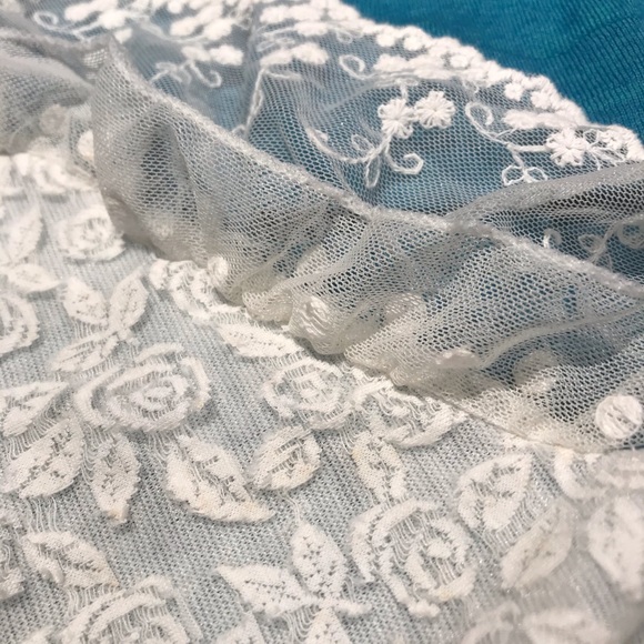 White lace scarf - Picture 3 of 7